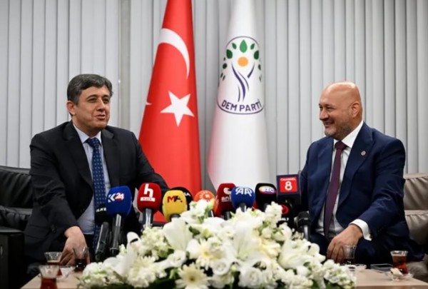 DEM Parti ve MHP'den bayram buluşması: Terörsüz Türkiye mesajı verdiler